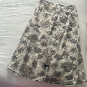 Vanity Fair Vintage 90s White Black Floral Nylon Lace Low Rise Midi‎ Slip Skirt